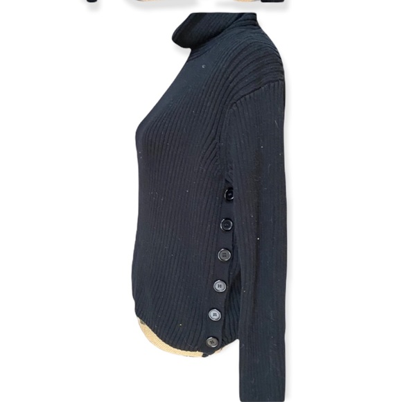 Sweaters - Cowl neck Black but in detail sweater small
